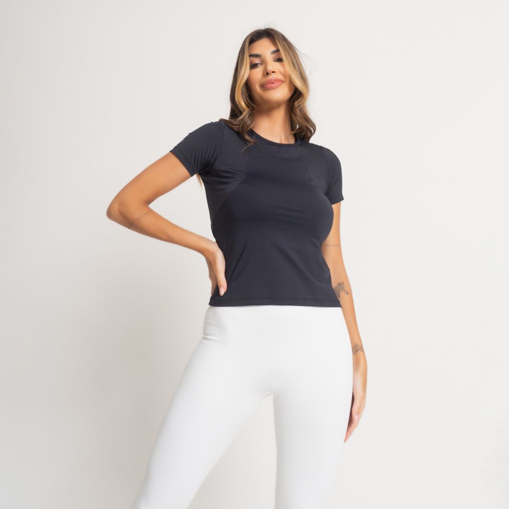 Blusa-Fitness-Preto-Com-Vazado-Basic-BL570